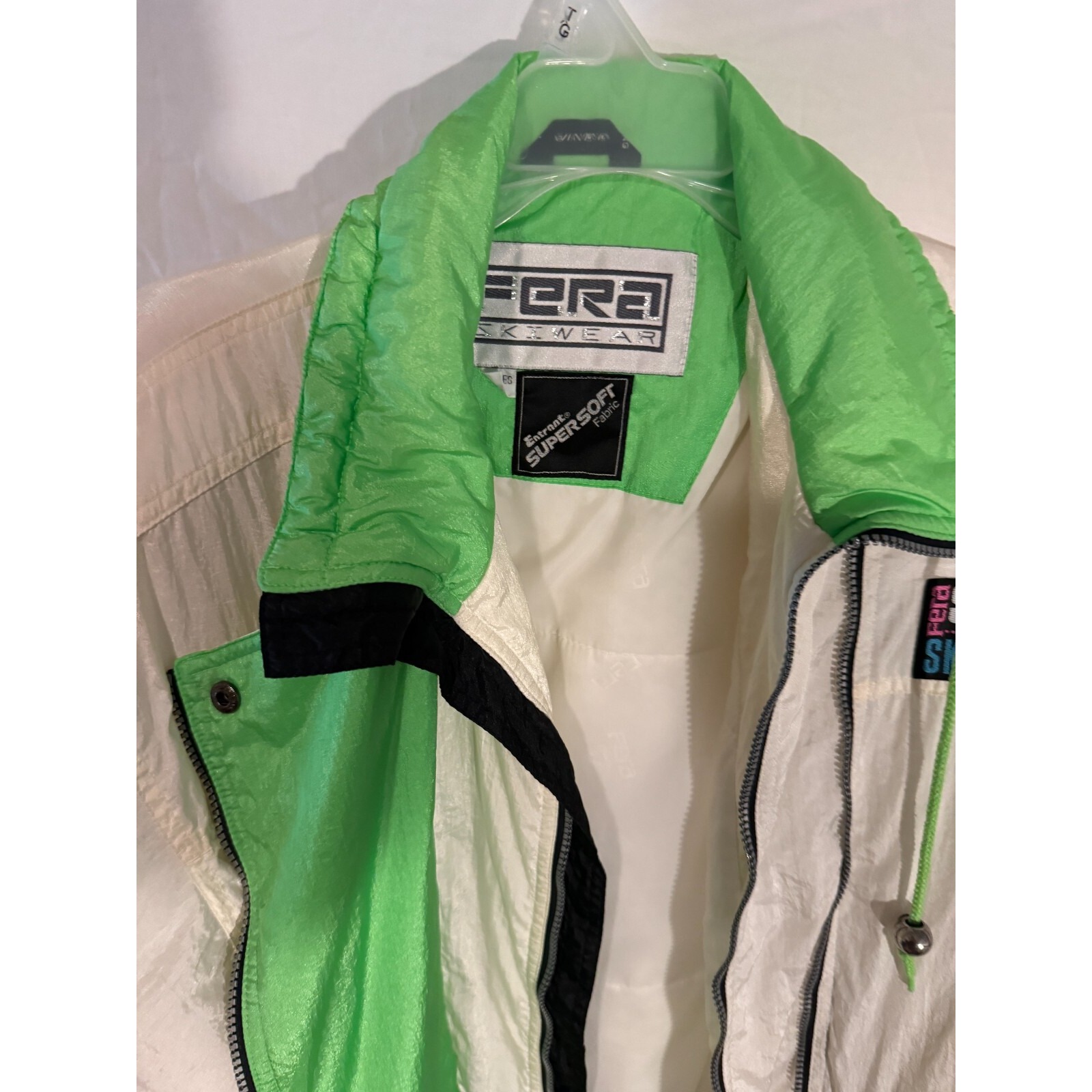 Women's Vintage Fera Supersoft Ski Jacket Cream With Green Accents Size 10 — image 2 of 7